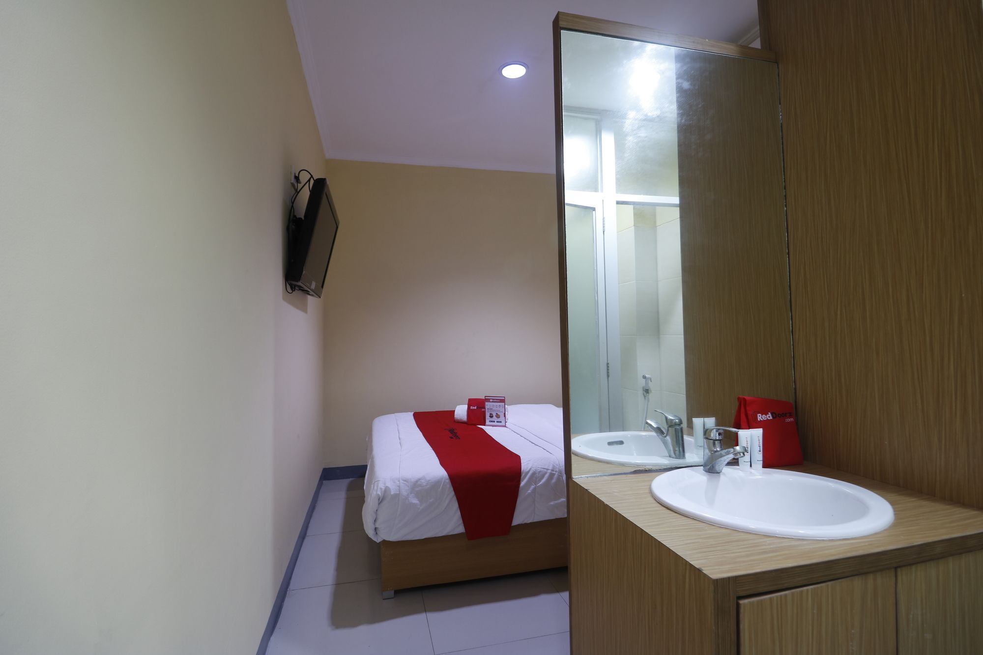 Reddoorz Near Itc Cempaka Mas Hotel Jacarta Exterior foto